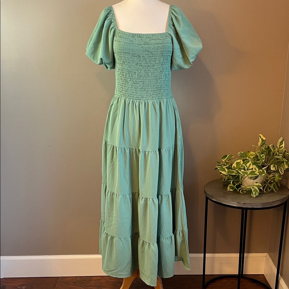 Pretty Garden Chic Puff Sleeve Maxi Dress in Green Large - Picture 2 of 11